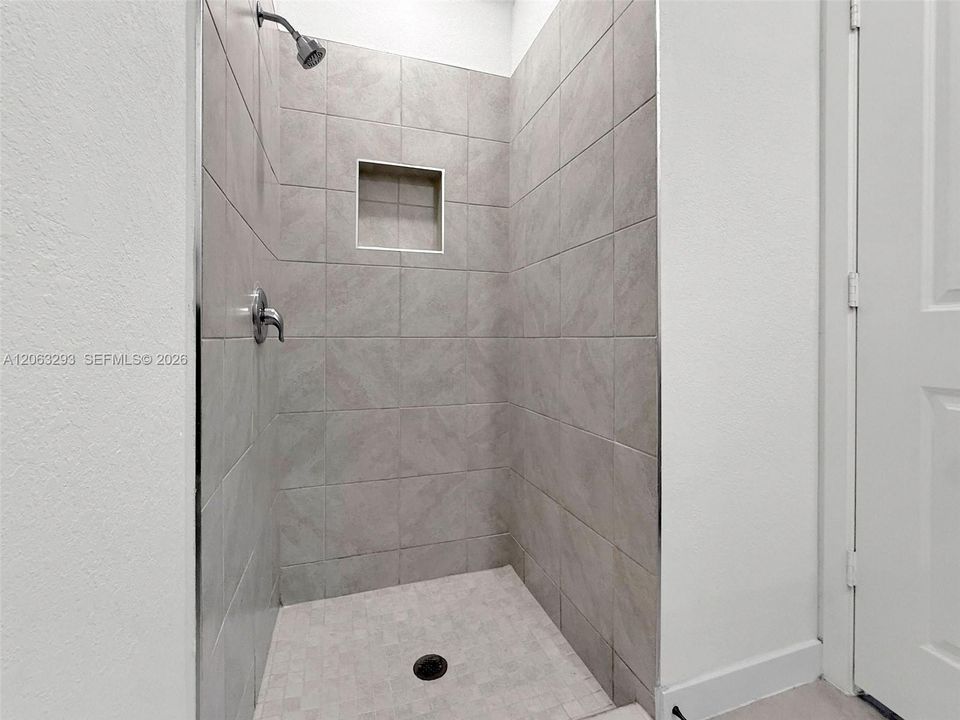 En Renta: $2,250 (3 camas, 3 baños, 1376 Pies cuadrados)