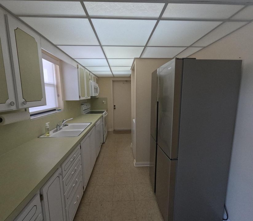 KITCHEN TO 2ND ENTRY
