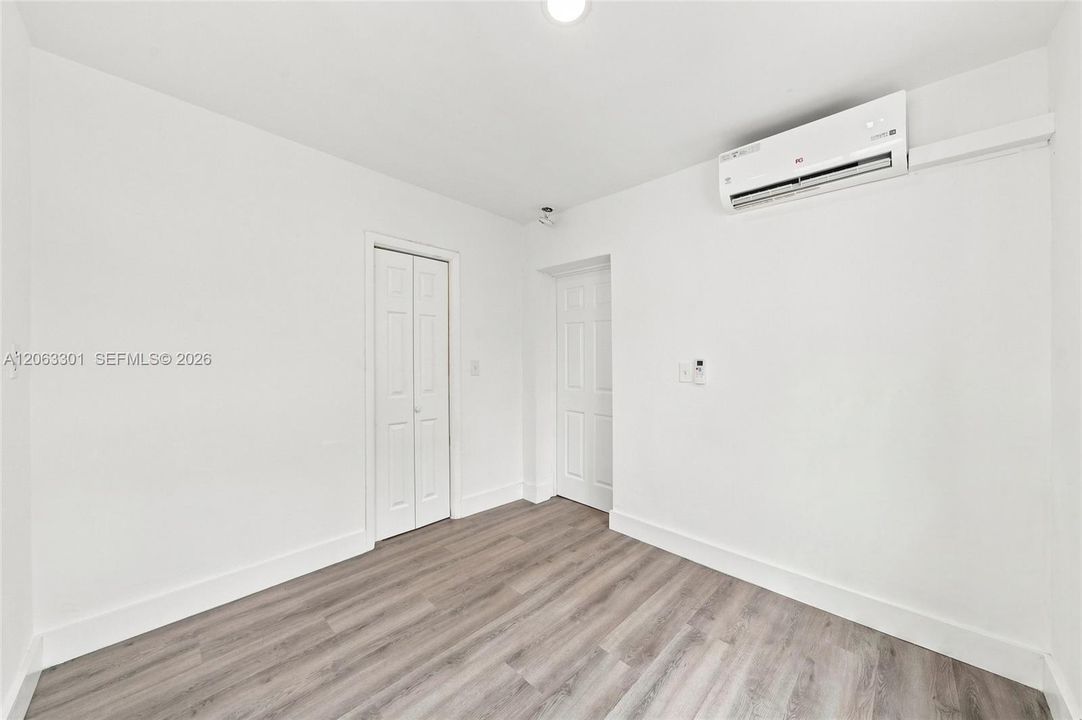 For Rent: $3,250 (3 beds, 1 baths, 2330 Square Feet)