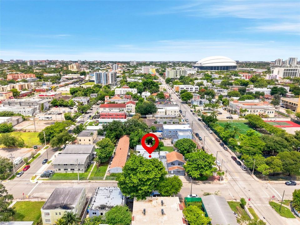 For Rent: $3,250 (3 beds, 1 baths, 2330 Square Feet)