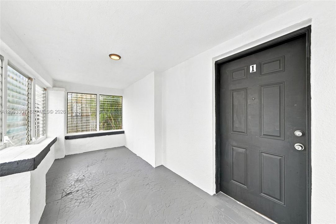 For Rent: $3,250 (3 beds, 1 baths, 2330 Square Feet)