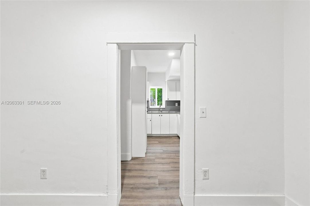 For Rent: $3,250 (3 beds, 1 baths, 2330 Square Feet)