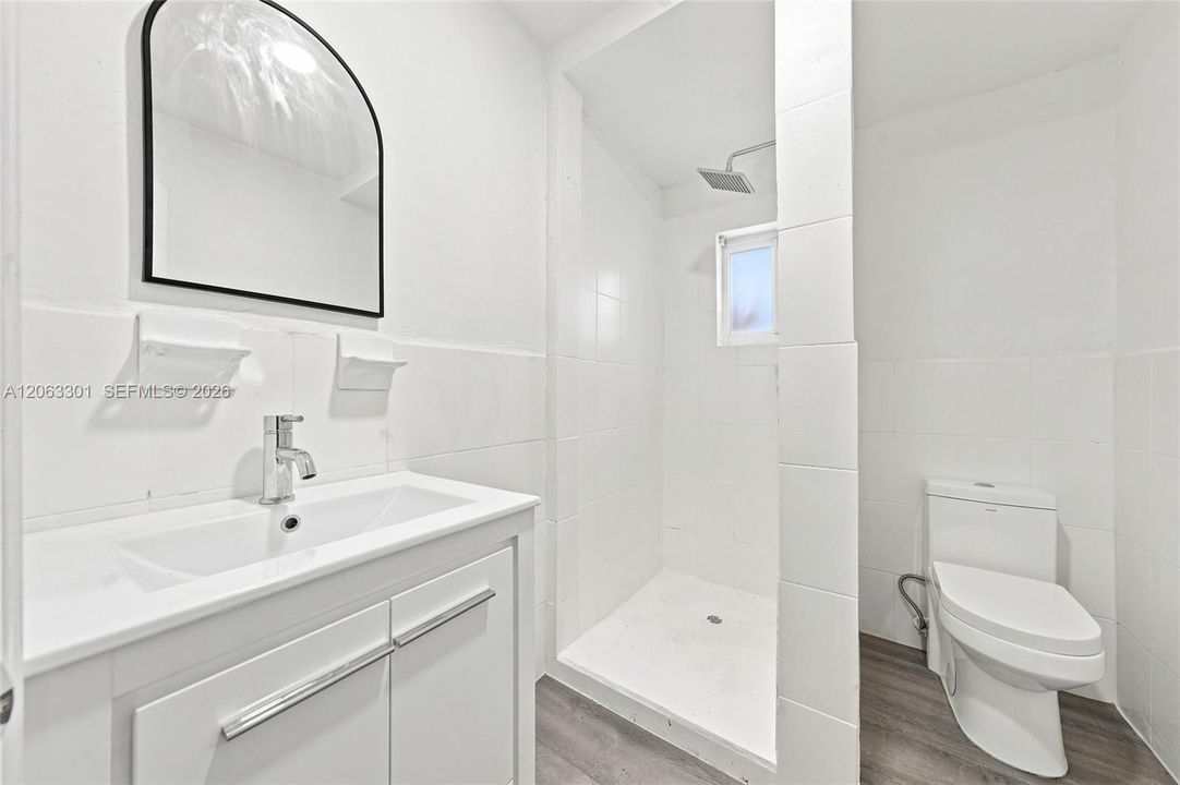 For Rent: $3,250 (3 beds, 1 baths, 2330 Square Feet)