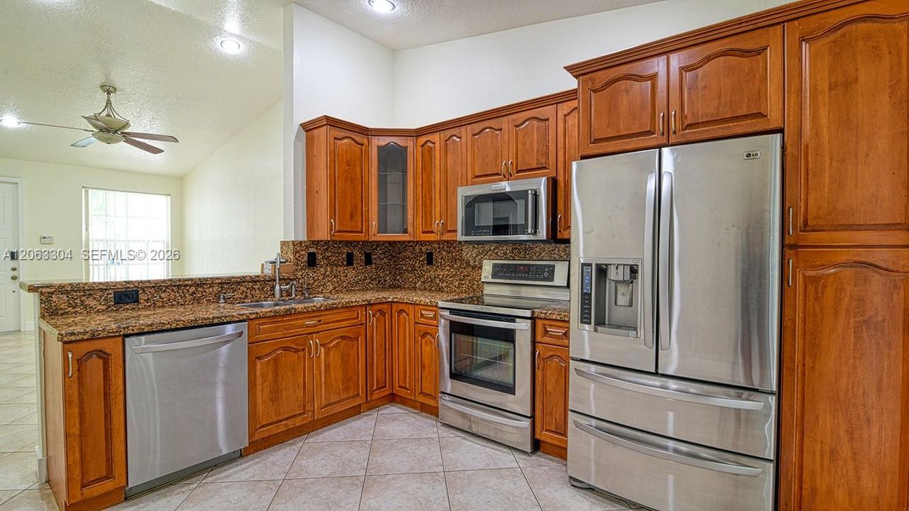 На продажу: $479,900 (3 спален, 2 ванн, 1178 Квадратных фут)