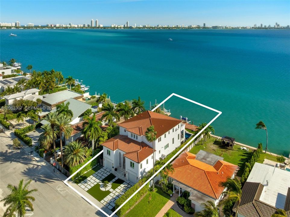 For Sale: $10,999,999 (6 beds, 6 baths, 6816 Square Feet)