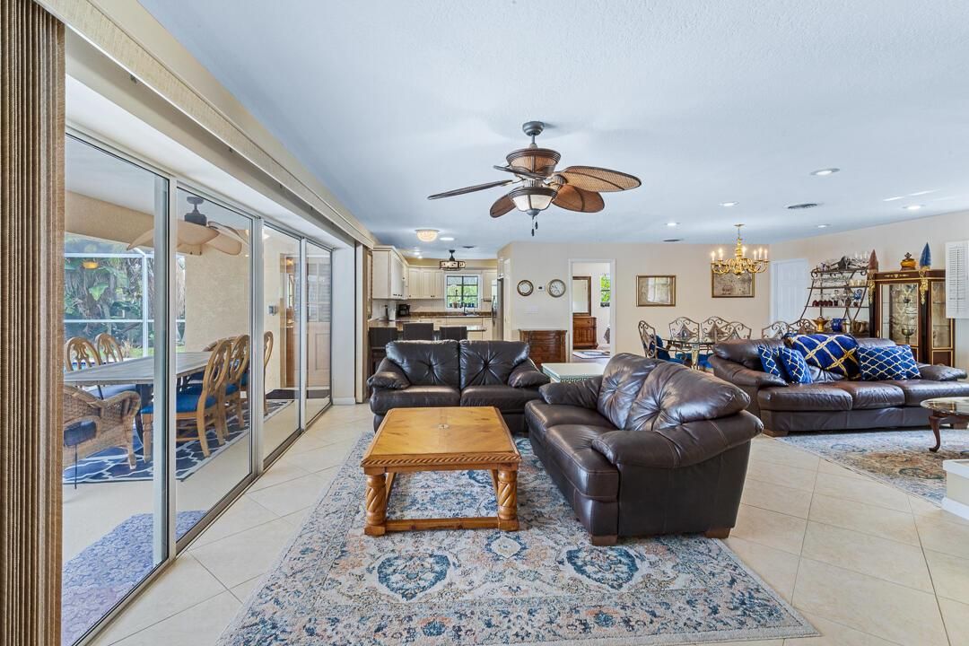622 SW Pine Tree Lane-14