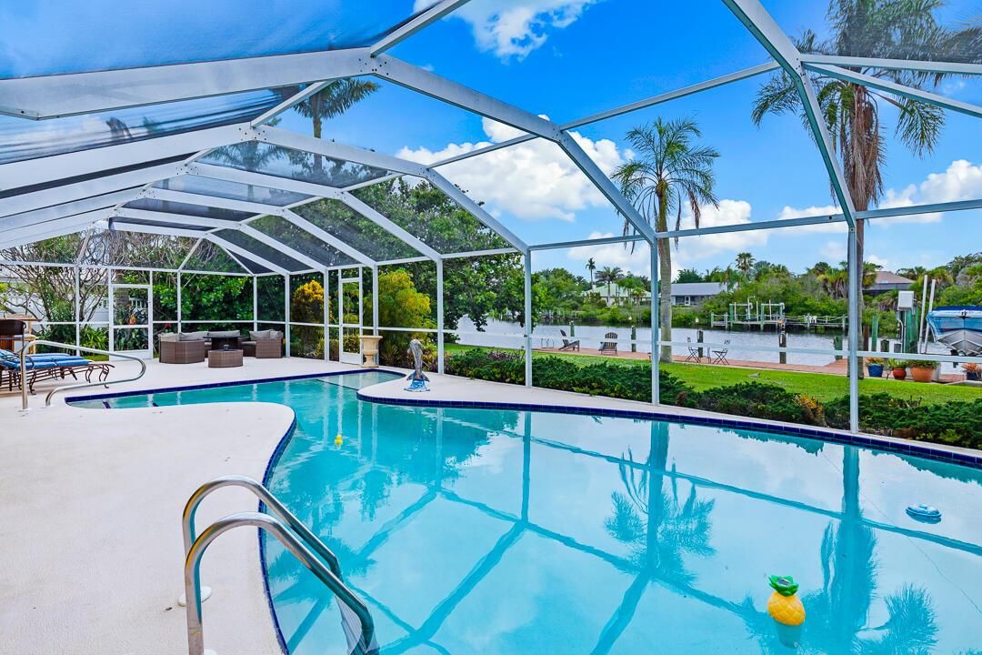 622 SW Pine Tree Lane-43