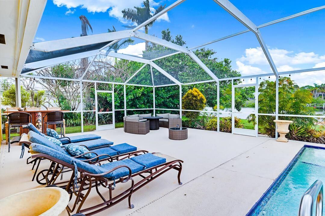 622 SW Pine Tree Lane-37