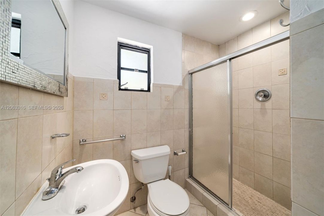 2nd bedroom ensuite bath