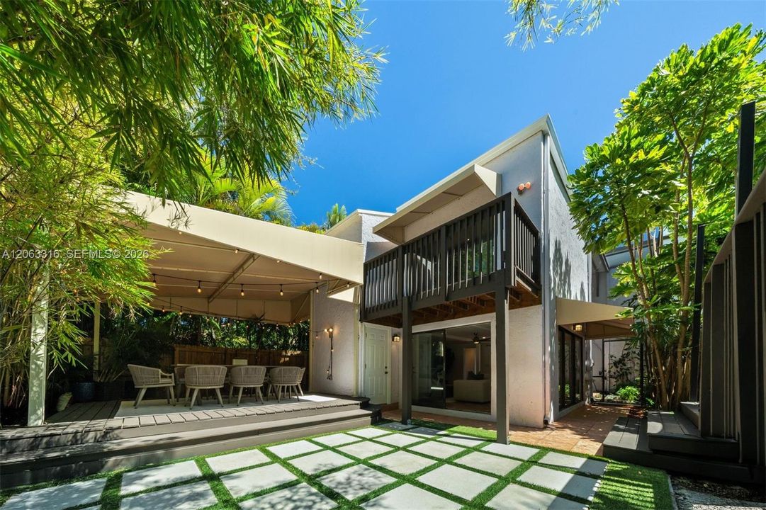 Private back yard and balcony