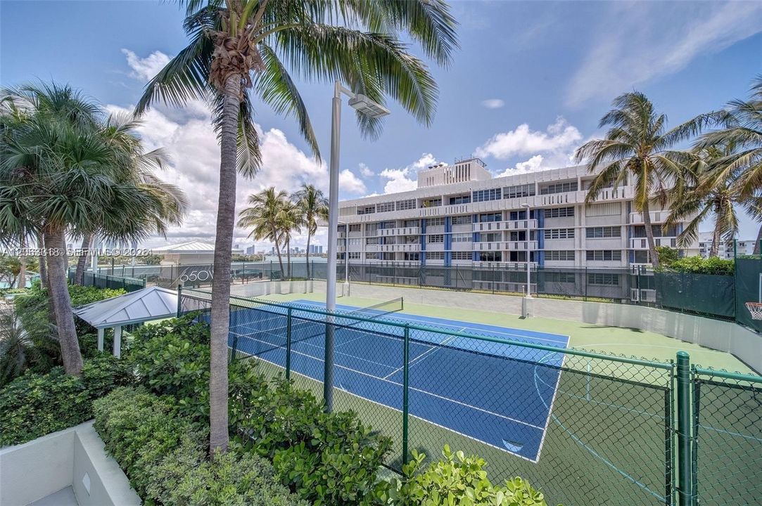 For Rent: $9,500 (3 beds, 2 baths, 1191 Square Feet)