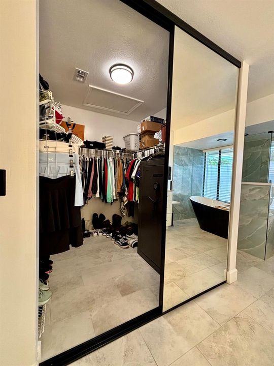 walkin closet