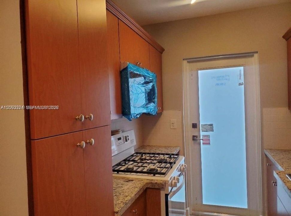 For Rent: $2,000 (1 beds, 1 baths, 590 Square Feet)