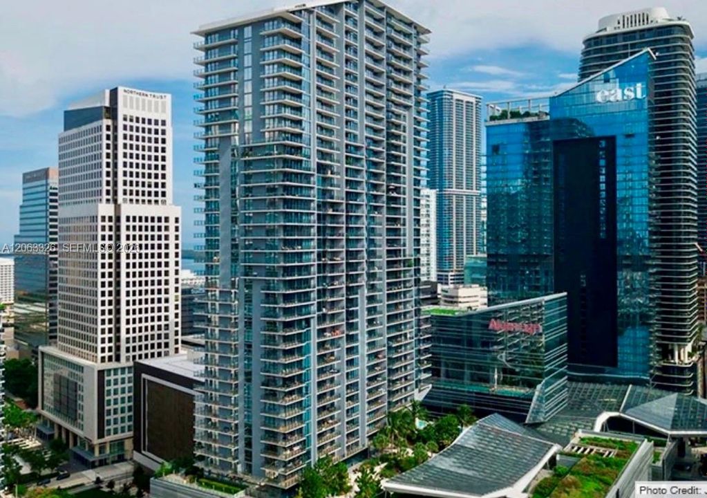 For Sale: $975,000 (2 beds, 2 baths, 1219 Square Feet)