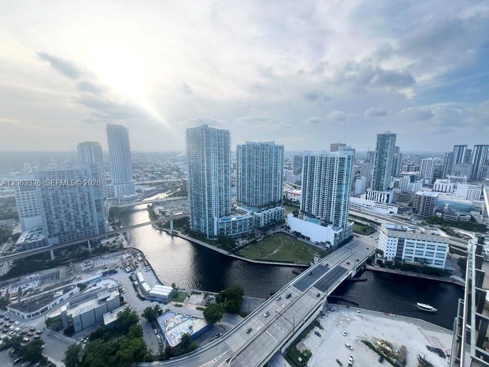 For Sale: $975,000 (2 beds, 2 baths, 1219 Square Feet)