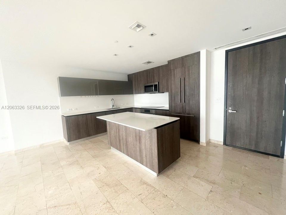 For Sale: $975,000 (2 beds, 2 baths, 1219 Square Feet)