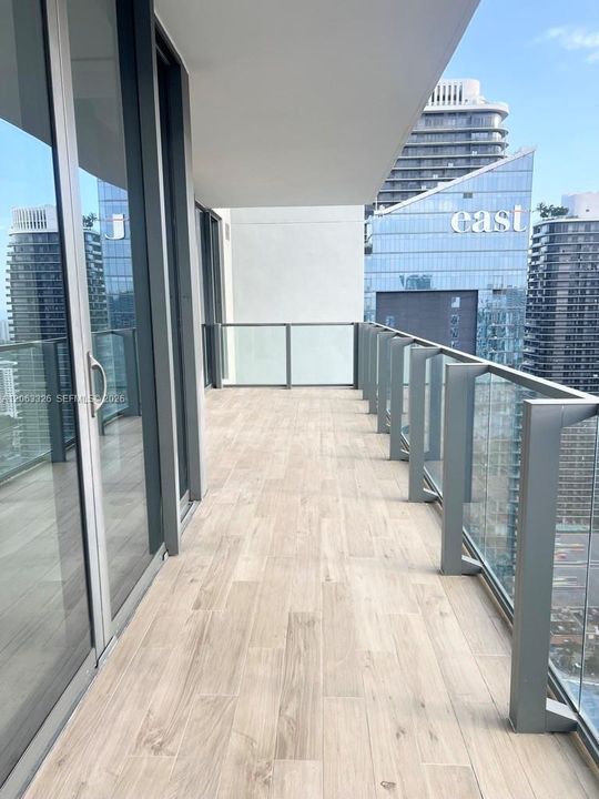 For Sale: $975,000 (2 beds, 2 baths, 1219 Square Feet)