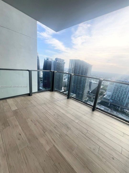 For Sale: $975,000 (2 beds, 2 baths, 1219 Square Feet)