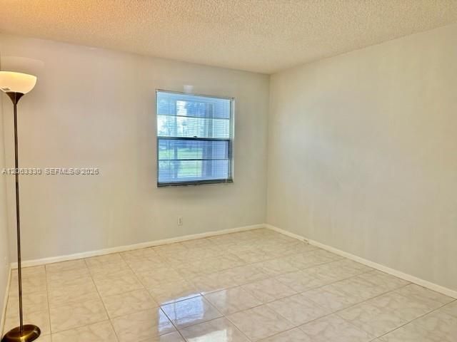 В аренду: $1,900 (2 спален, 1 ванн, 953 Квадратных фут)