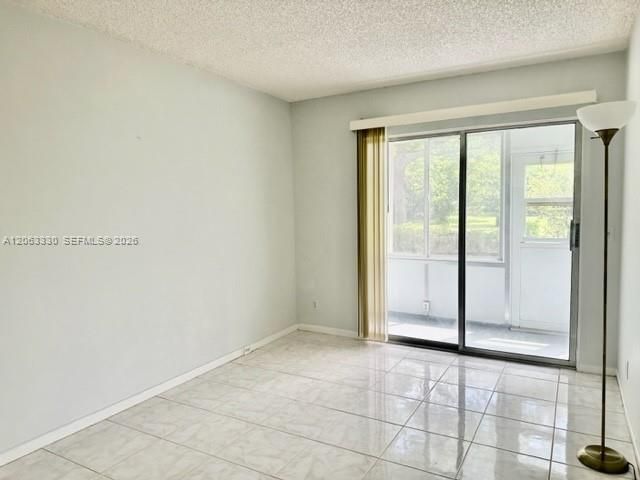В аренду: $1,900 (2 спален, 1 ванн, 953 Квадратных фут)