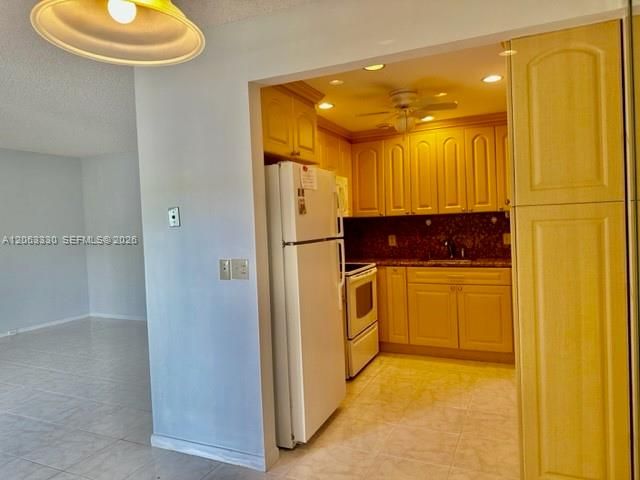 В аренду: $1,900 (2 спален, 1 ванн, 953 Квадратных фут)