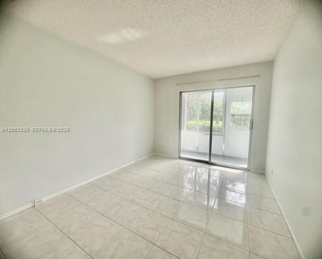 В аренду: $1,900 (2 спален, 1 ванн, 953 Квадратных фут)
