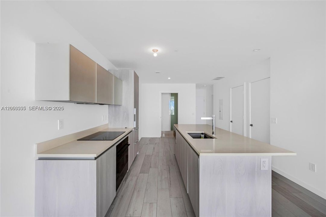 For Sale: $1,100,000 (2 beds, 3 baths, 1187 Square Feet)