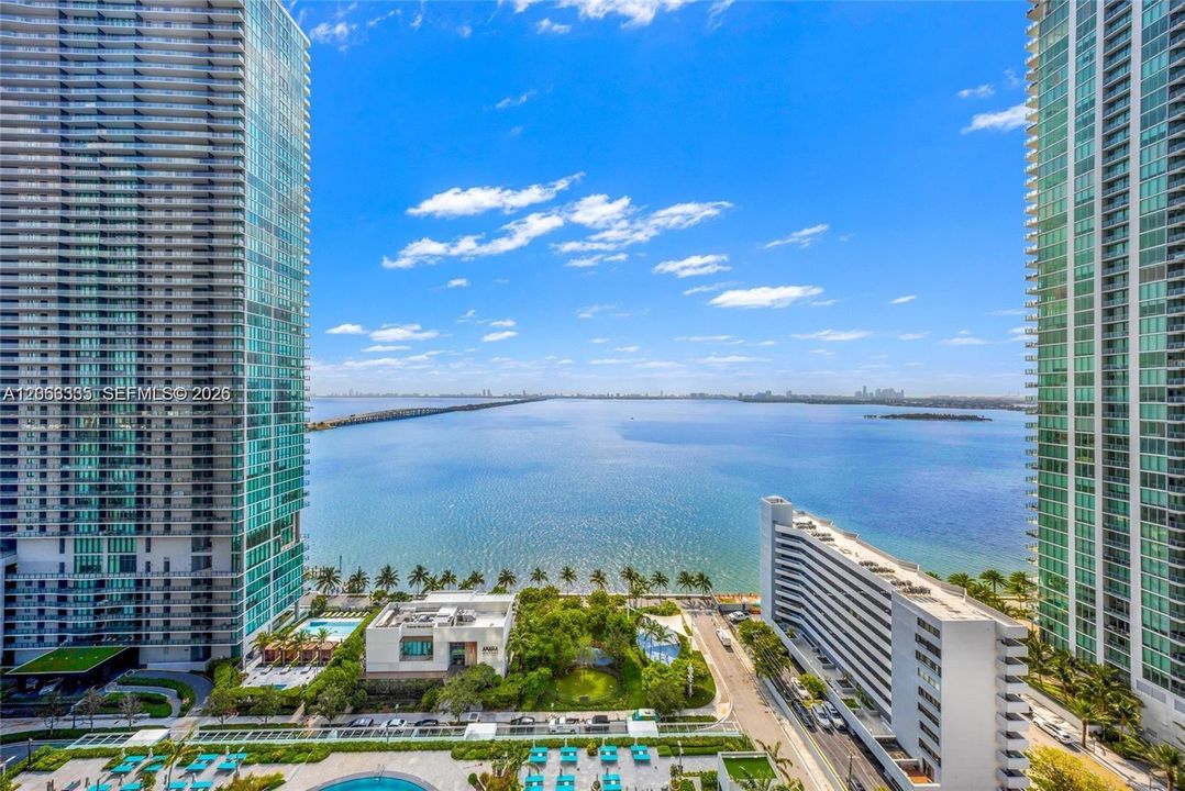 For Sale: $1,100,000 (2 beds, 3 baths, 1187 Square Feet)