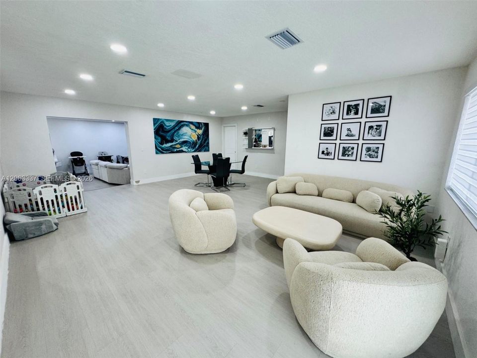 En Renta: $3,695 (3 camas, 2 baños, 2079 Pies cuadrados)