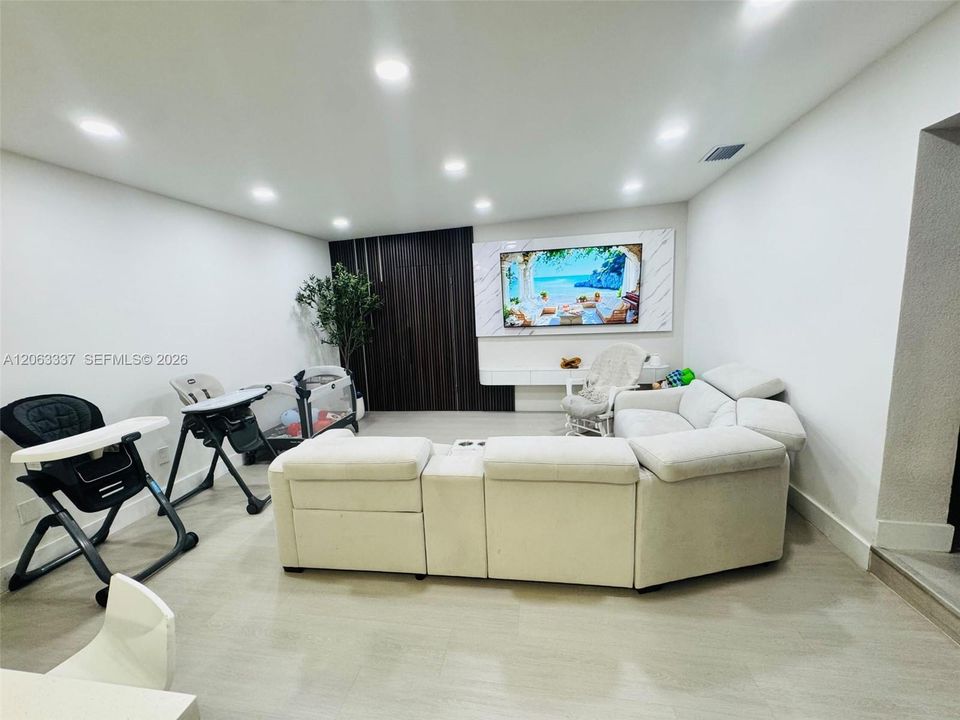 En Renta: $3,695 (3 camas, 2 baños, 2079 Pies cuadrados)