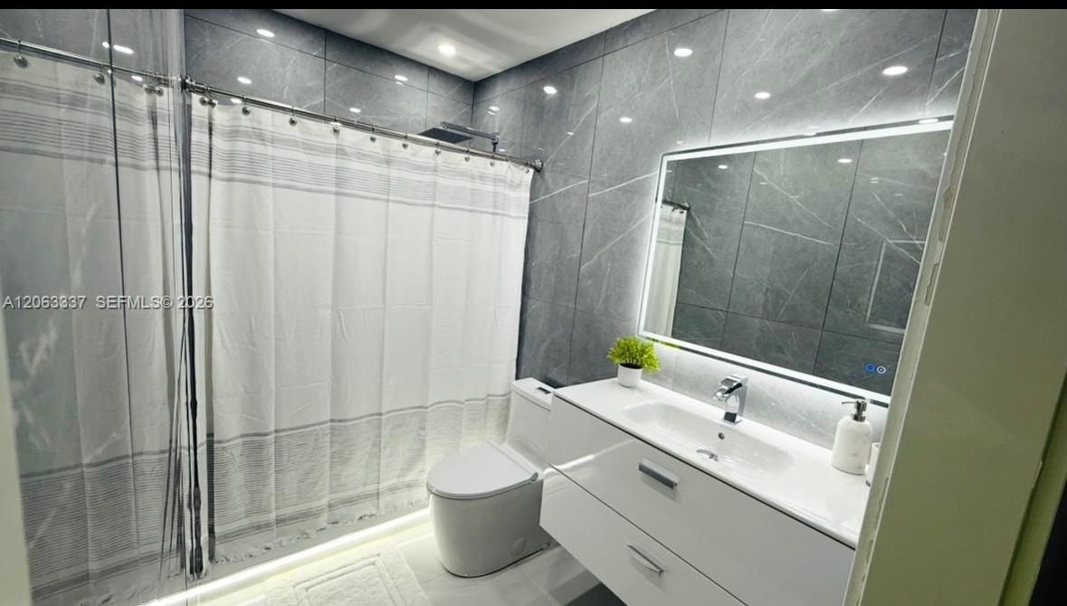 En Renta: $3,695 (3 camas, 2 baños, 2079 Pies cuadrados)