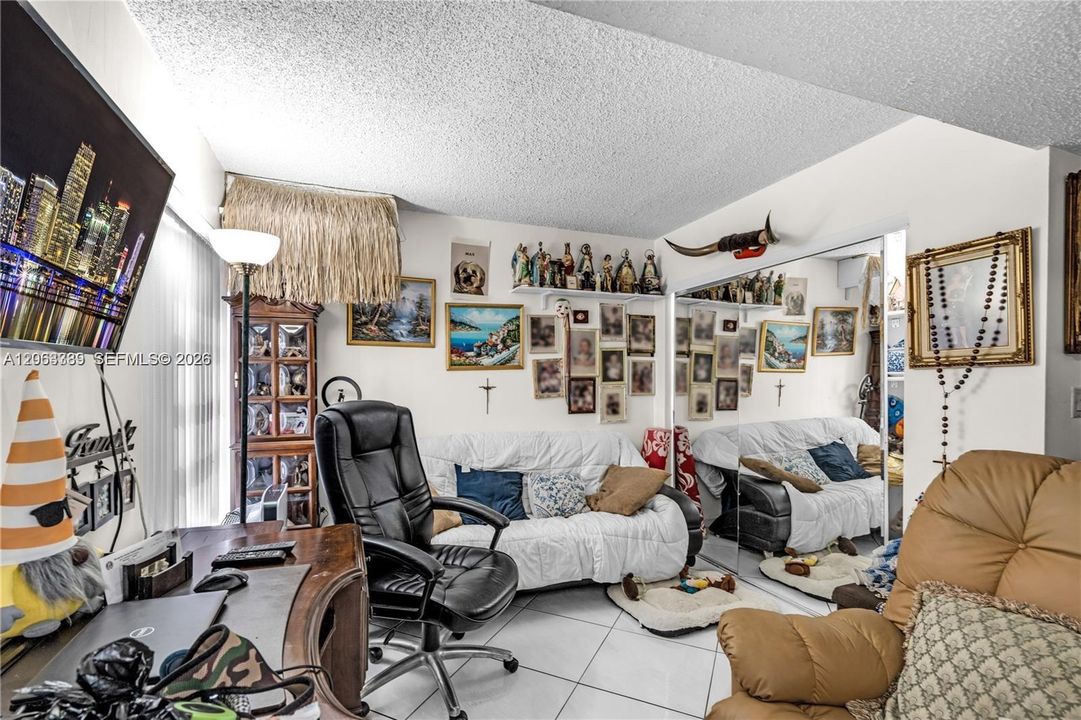 For Sale: $310,000 (3 beds, 2 baths, 1240 Square Feet)