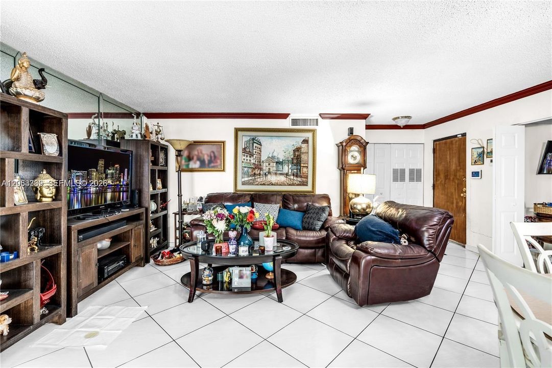For Sale: $310,000 (3 beds, 2 baths, 1240 Square Feet)