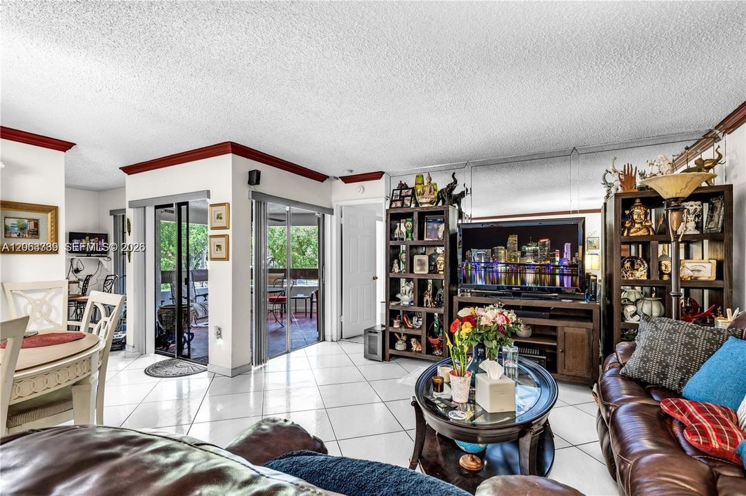 For Sale: $310,000 (3 beds, 2 baths, 1240 Square Feet)