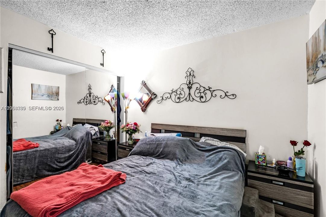 For Sale: $310,000 (3 beds, 2 baths, 1240 Square Feet)