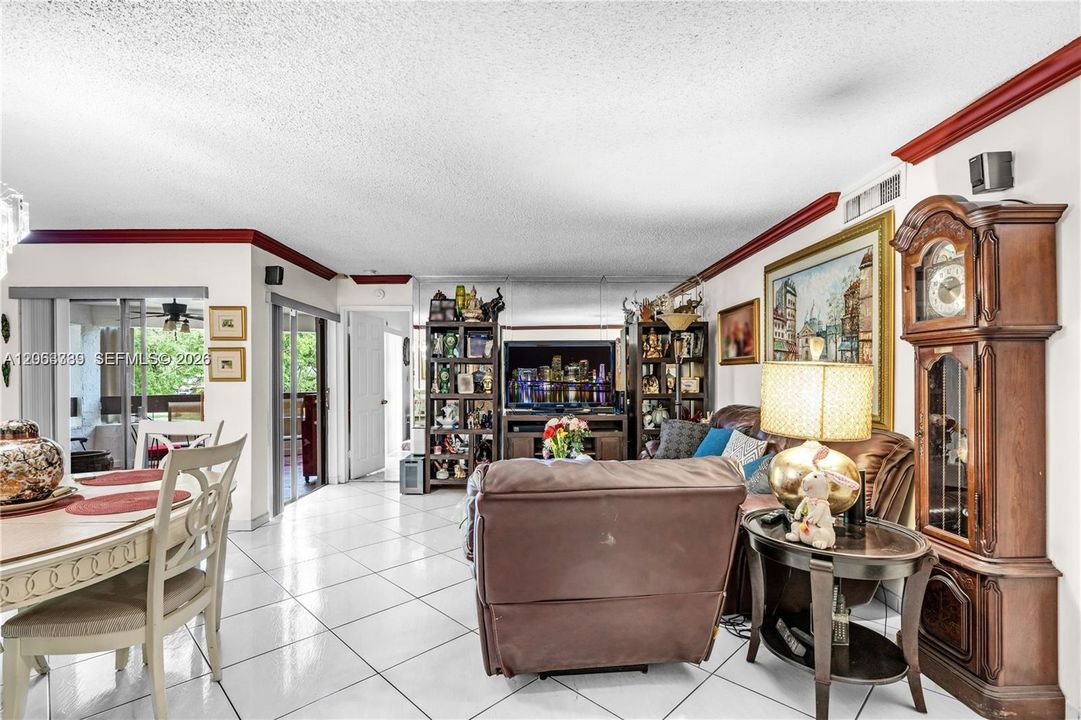 For Sale: $310,000 (3 beds, 2 baths, 1240 Square Feet)