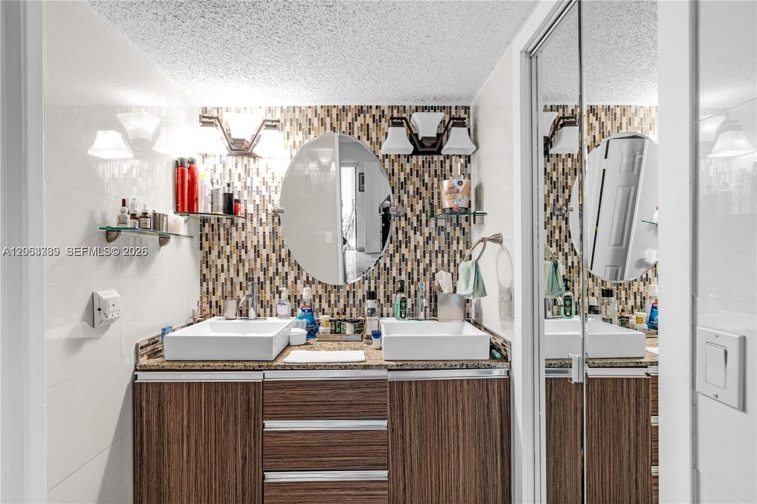 For Sale: $310,000 (3 beds, 2 baths, 1240 Square Feet)