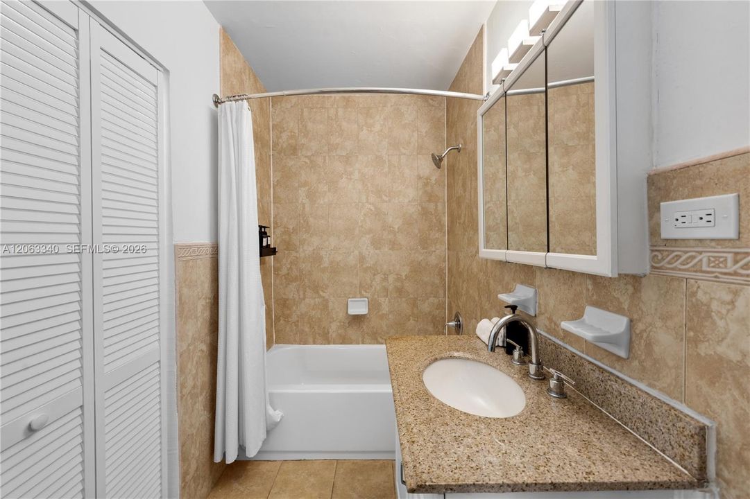 В аренду: $4,500 (3 спален, 2 ванн, 1050 Квадратных фут)