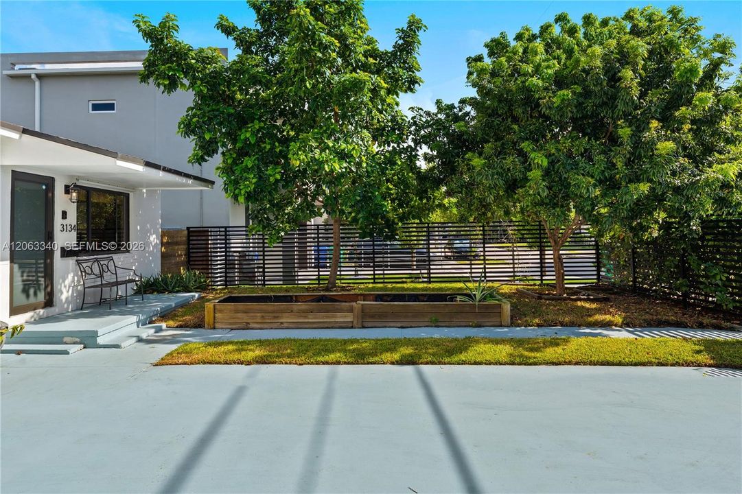 В аренду: $4,500 (3 спален, 2 ванн, 1050 Квадратных фут)