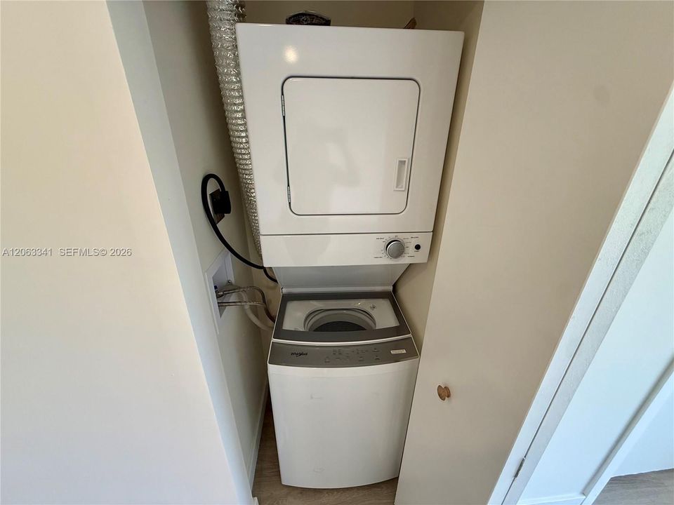 В аренду: $2,450 (2 спален, 2 ванн, 1200 Квадратных фут)