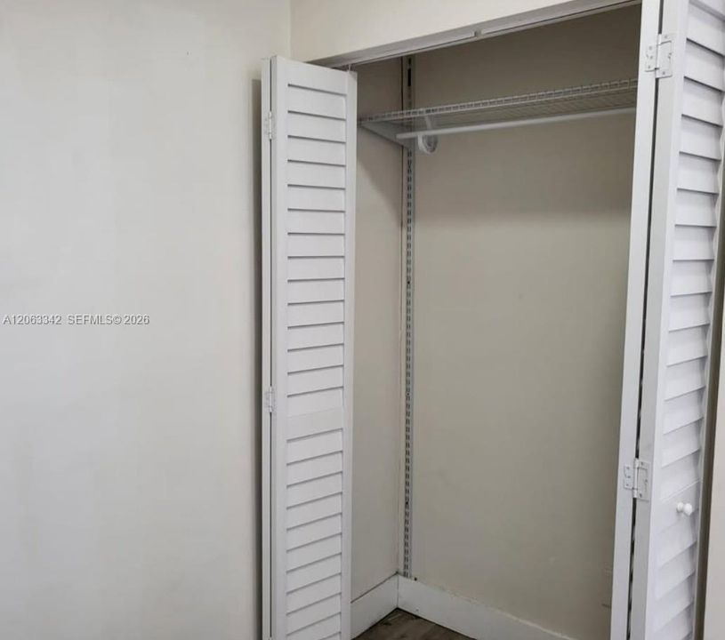 For Rent: $1,200 (0 beds, 1 baths, 1330 Square Feet)