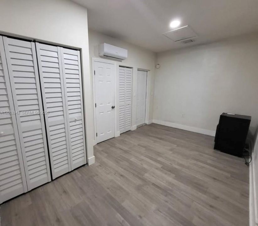 For Rent: $1,200 (0 beds, 1 baths, 1330 Square Feet)