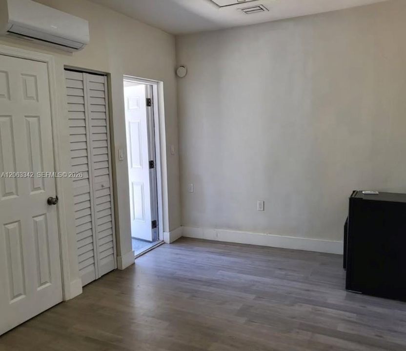 For Rent: $1,200 (0 beds, 1 baths, 1330 Square Feet)