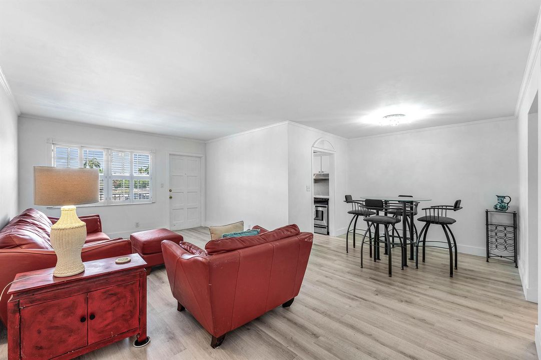 007-4111Northeast21stWay-204-LighthouseP