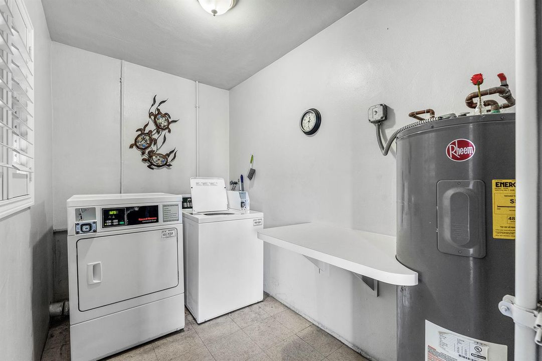 017-4111Northeast21stWay-204-LighthouseP