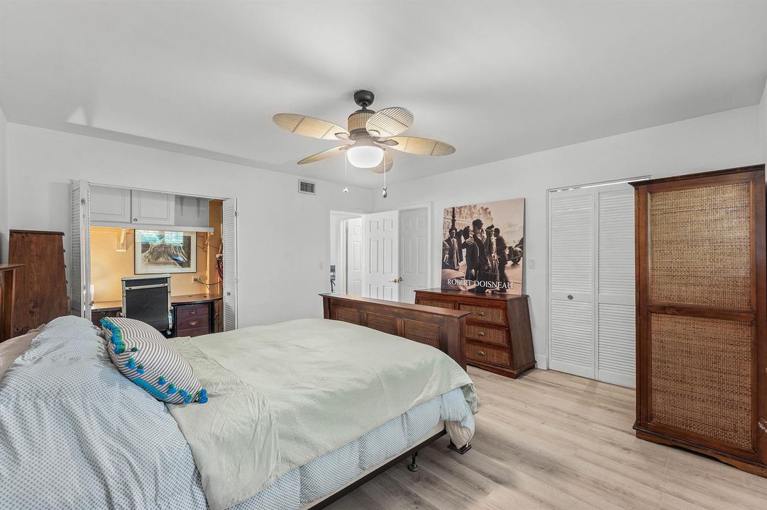 015-4111Northeast21stWay-204-LighthouseP