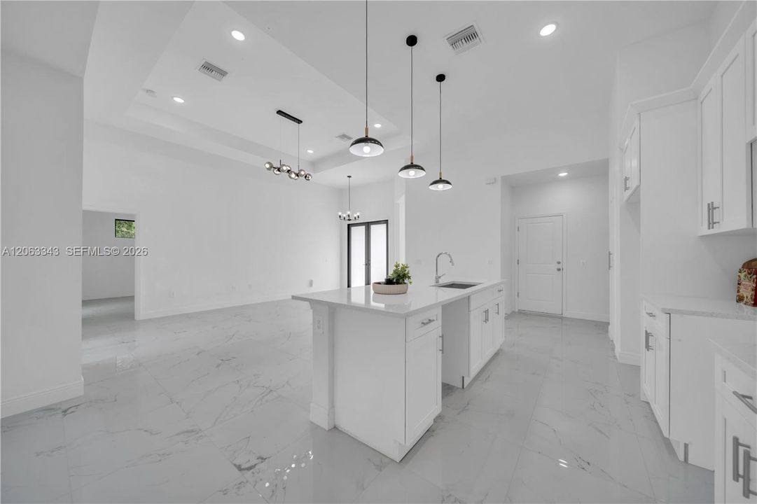 На продажу: $380,000 (3 спален, 2 ванн, 1759 Квадратных фут)