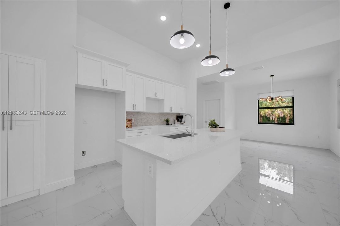 На продажу: $380,000 (3 спален, 2 ванн, 1759 Квадратных фут)