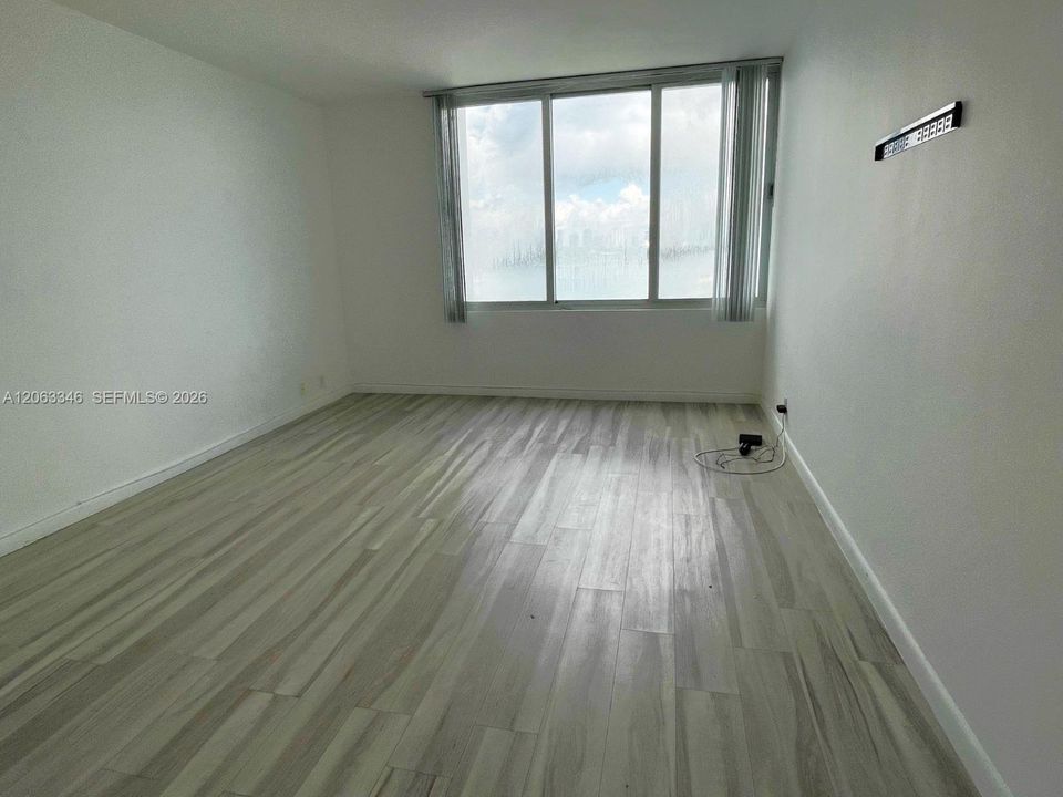 Large Bedroom