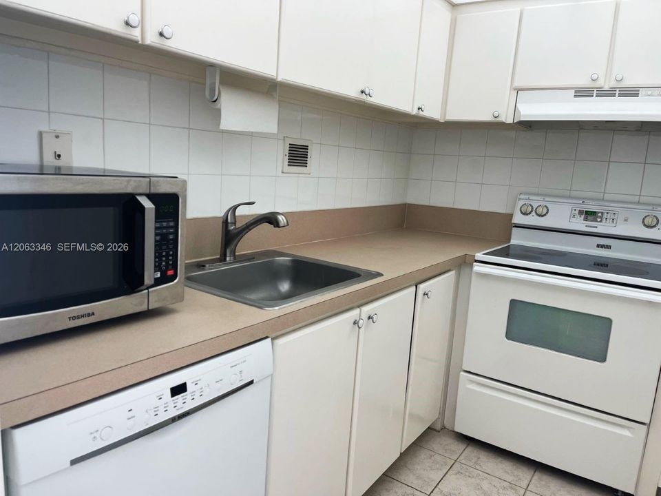 В аренду: $3,495 (1 спален, 1 ванн, 852 Квадратных фут)